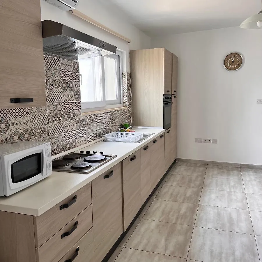 Homestay F3 Room 3, Private Room Two Single Beds Shared Bathroom Msida