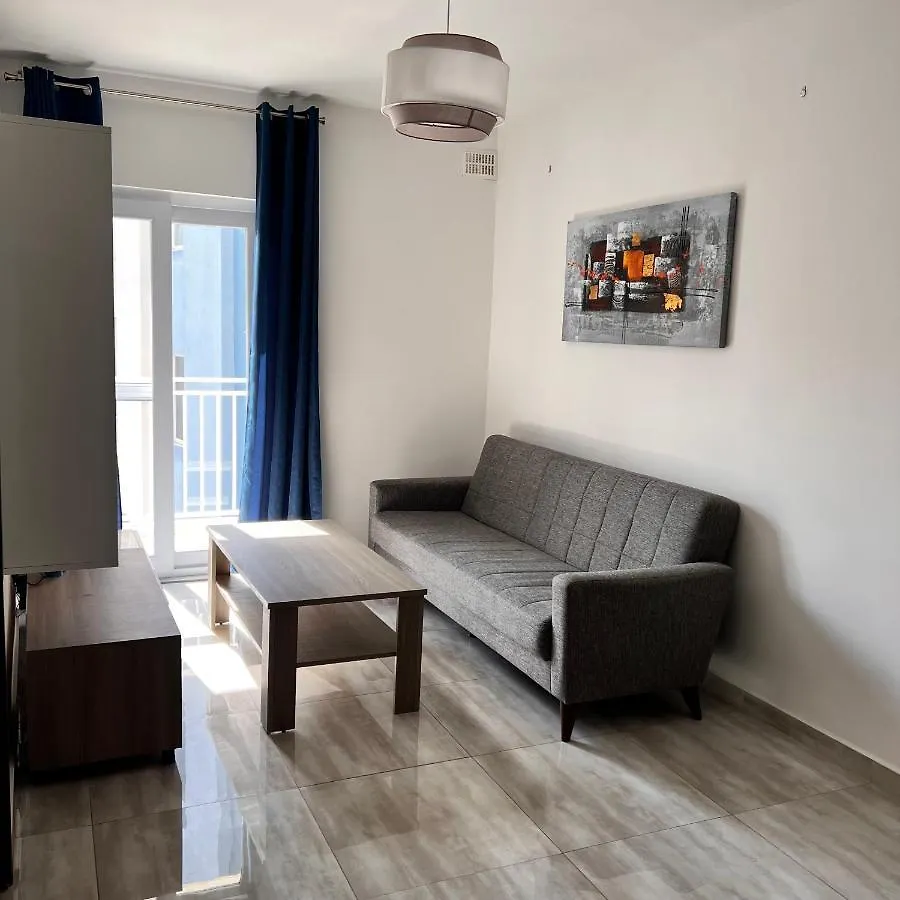 Homestay F3 Room 3, Private Room Two Single Beds Shared Bathroom Msida