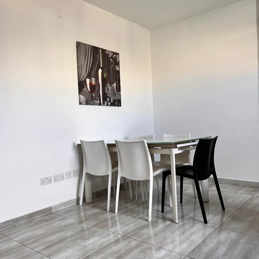 Homestay F3 Room 3, Private Room Two Single Beds Shared Bathroom Msida Malta