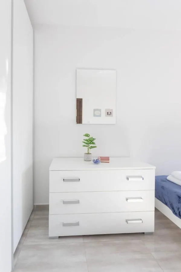 Homestay F3 Room 3, Private Room Two Single Beds Shared Bathroom Msida Malta