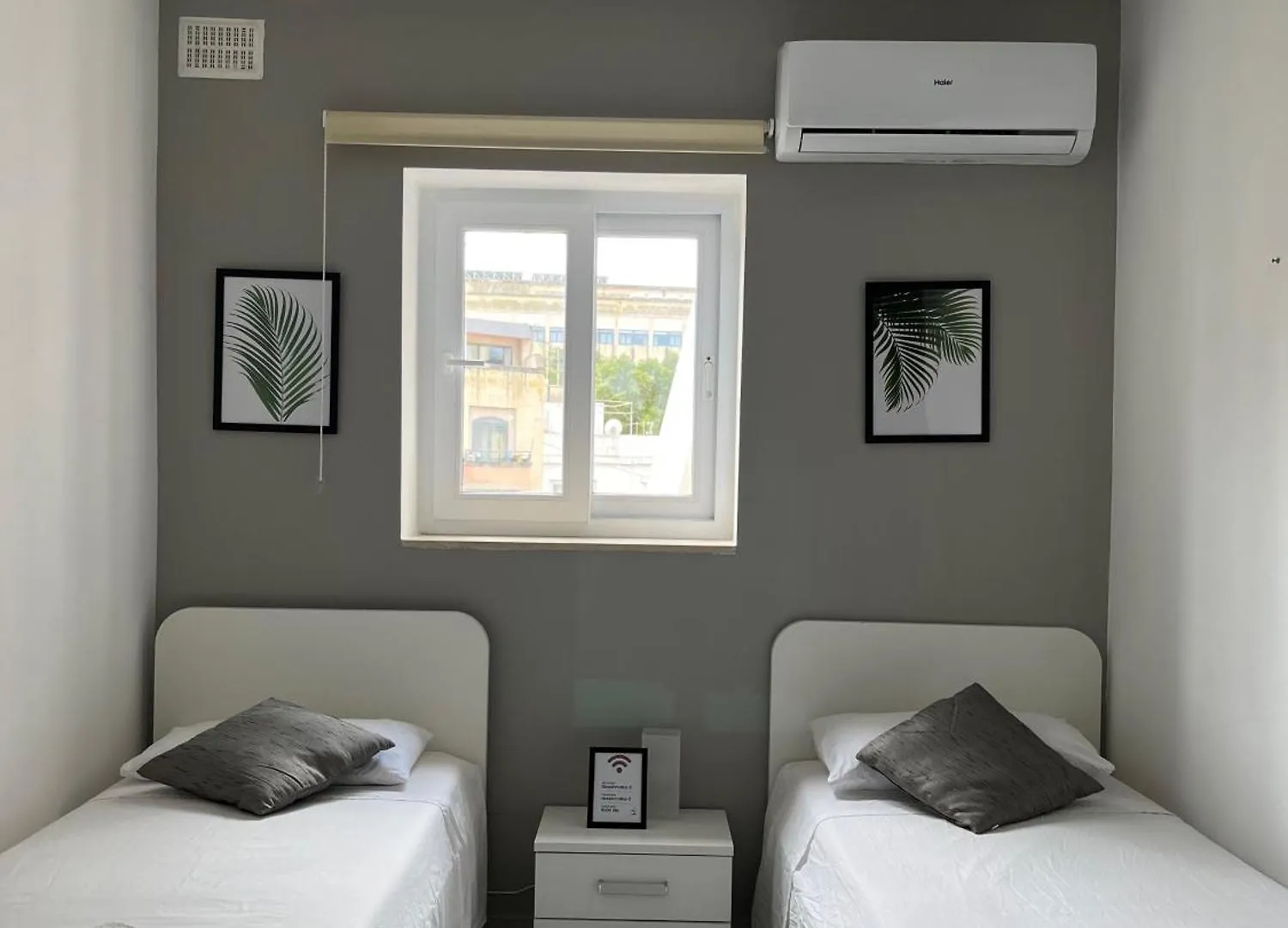 F3 Room 3, Private Room Two Single Beds Shared Bathroom Msida