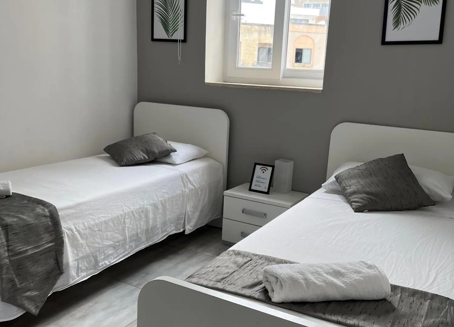 F3 Room 3, Private Room Two Single Beds Shared Bathroom Msida Malta